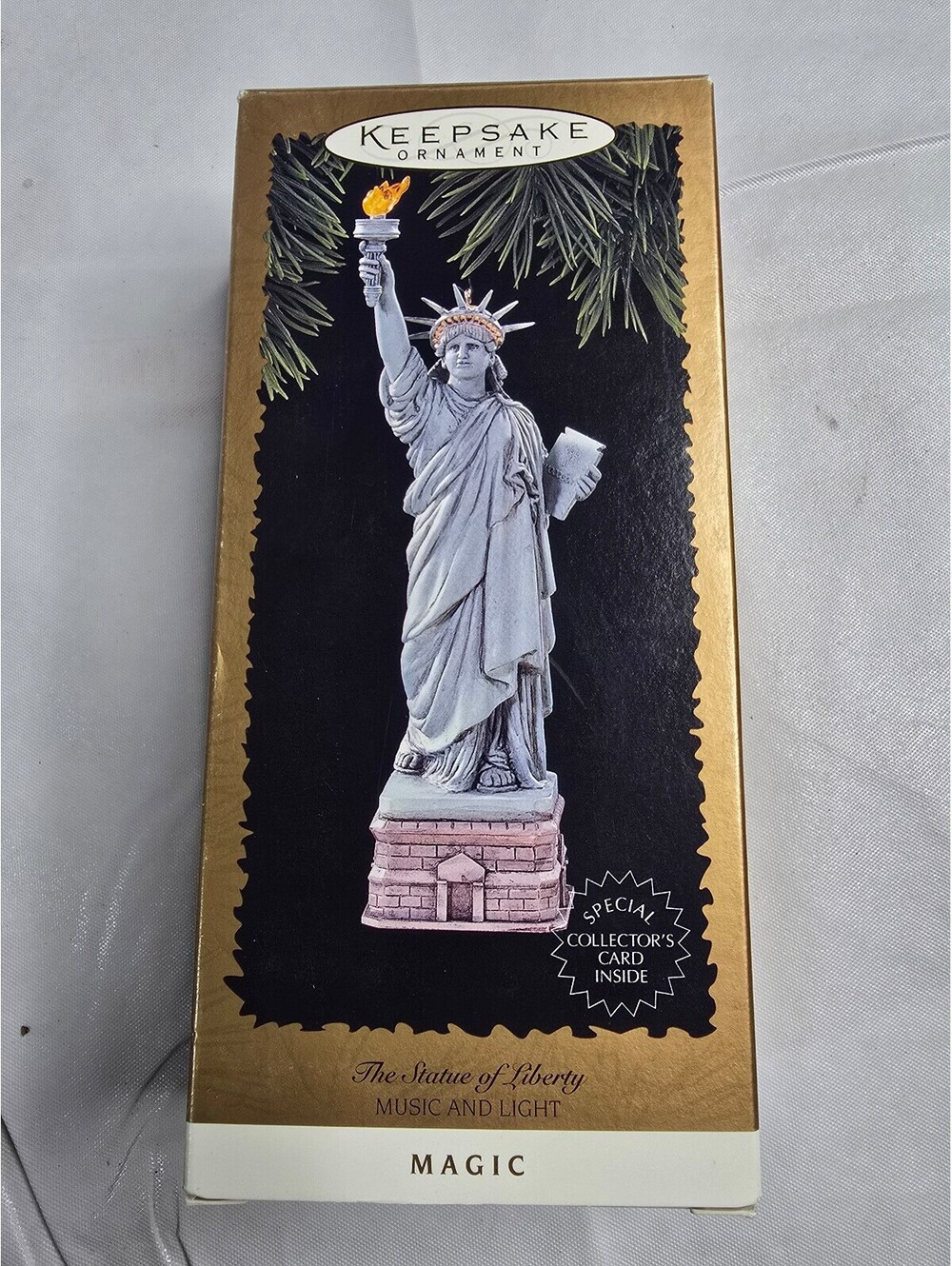 1996 Hallmark Keepsake Ornament Statue of Liberty Music & Light NIB